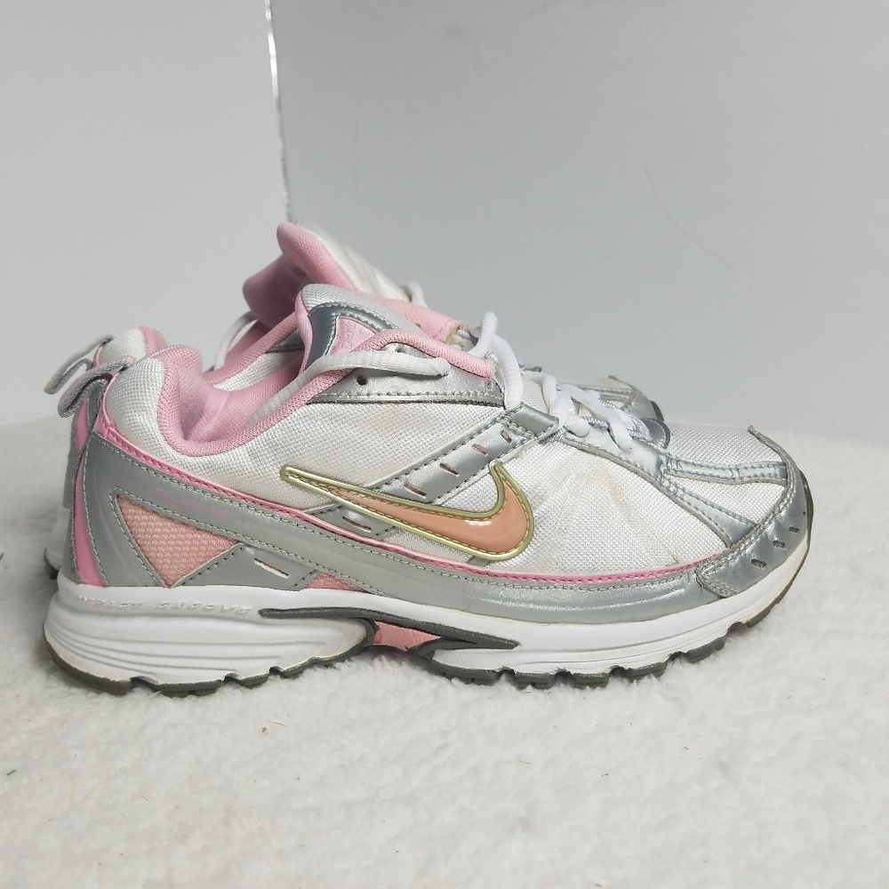 Nike Dart VI women's sneakers. Size 7.5